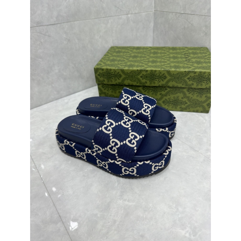 G*u*i slippers